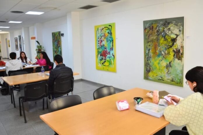 Artelier: una muestra colectiva que celebra el arte