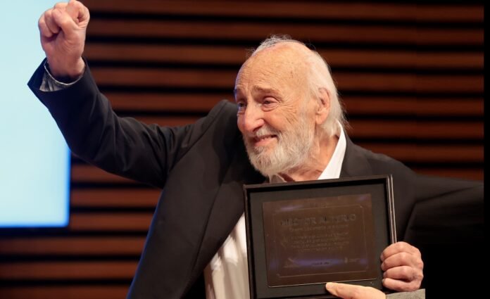 Héctor Alterio, artistas que abrazan con su oficio la memoria y el presente de su tierra