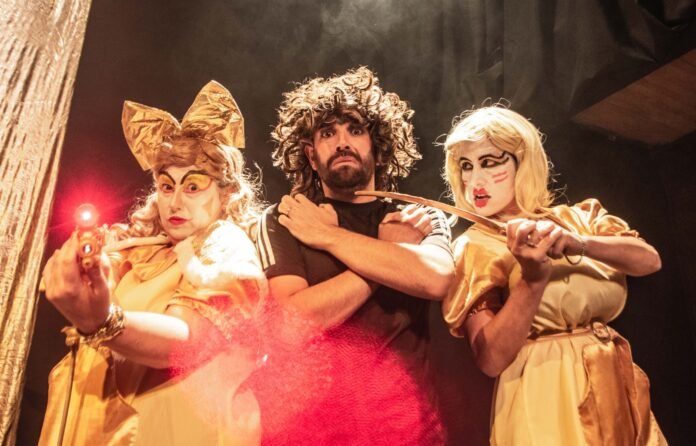 El absurdo y el diálogo se citan en Vaqueros: Pablo Albarello llega a La Totora con «Postales del error»