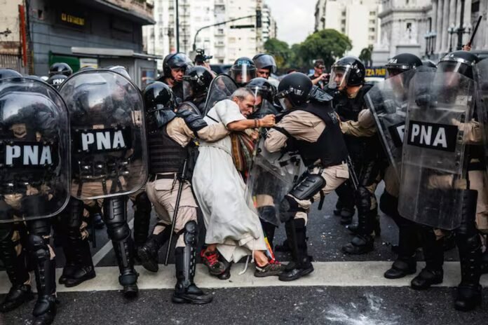 Una imagen sobre la represión a la protesta social en la Argentina ganó el World Press Photo